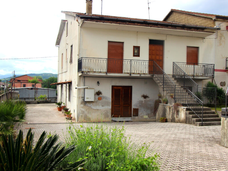 DUGENTA (BN) - 142 CASA INDIPENDENTE CON GIARDINO