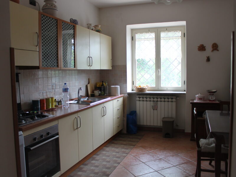 AMOROSI (BN) - 812 VILLA CON TERRENO