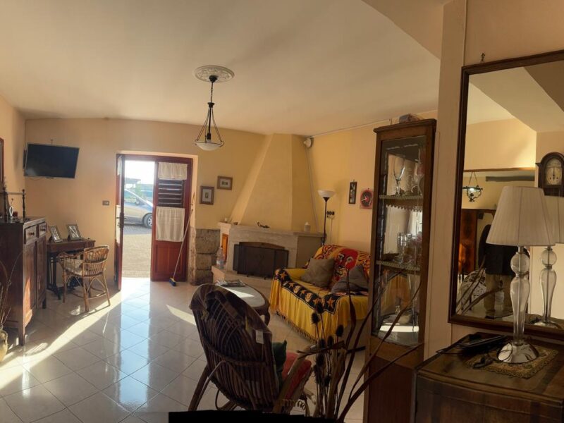 DUGENTA (BN) - 142 CASA INDIPENDENTE CON GIARDINO