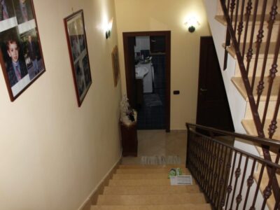 RUVIANO (CE) - 235 VILLETTA SU TRE LIVELLI CON SPAZIO ESTERNO