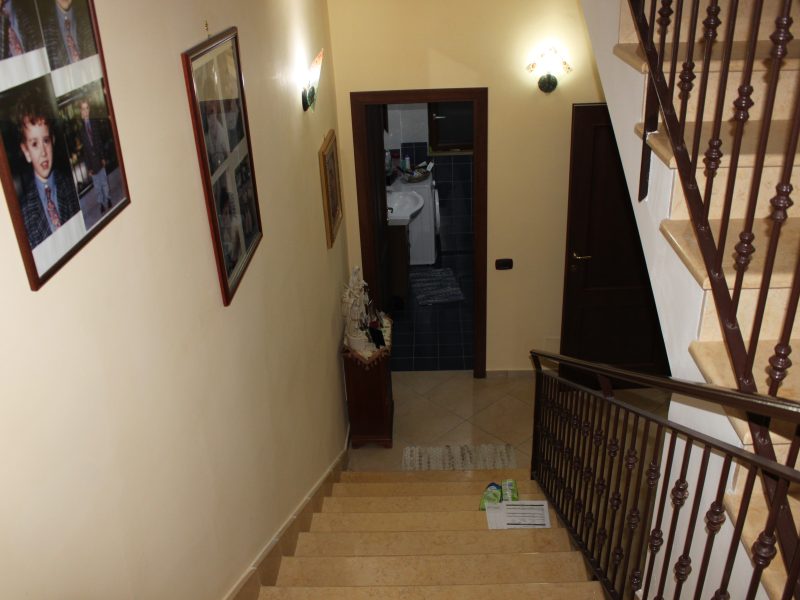 RUVIANO (CE) - 235 VILLETTA SU TRE LIVELLI CON SPAZIO ESTERNO
