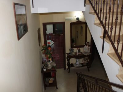 RUVIANO (CE) - 235 VILLETTA SU TRE LIVELLI CON SPAZIO ESTERNO