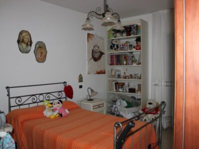 RUVIANO (CE) - 235 VILLETTA SU TRE LIVELLI CON SPAZIO ESTERNO
