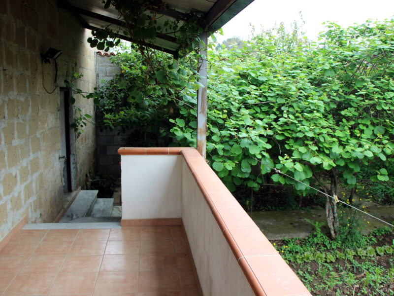 DUGENTA (BN) - 186 CASA INDIPENDENTE CON GIARDINO