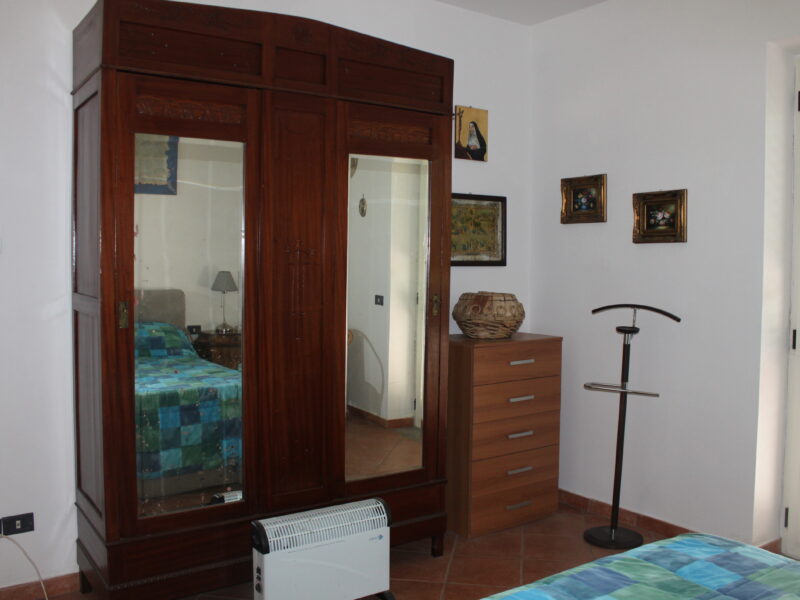 AMOROSI (BN) - 812 VILLA CON TERRENO