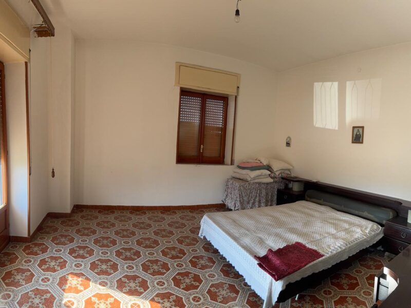 DUGENTA (BN) - 142 CASA INDIPENDENTE CON GIARDINO