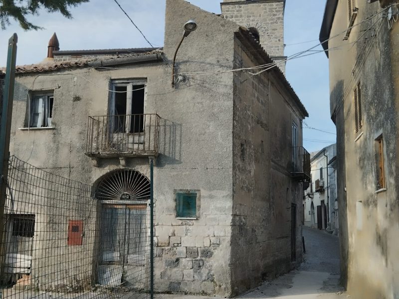 CAIAZZO (CE) - 204 PALAZZOTTO CON PICCOLO GIARDINO