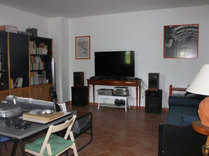 AMOROSI (BN) - 812 VILLA CON TERRENO