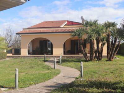 DUGENTA (BN) - 242 VILLA CON GIARDINO