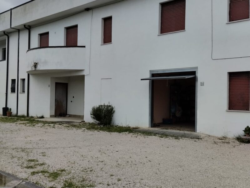 MELIZZANO (BN) - 518 VILLETTA A SCHIERA CON GIARDINO