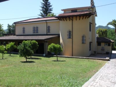 RUVIANO (CE) - 803 VILLA IMMERSA NEL VERDE