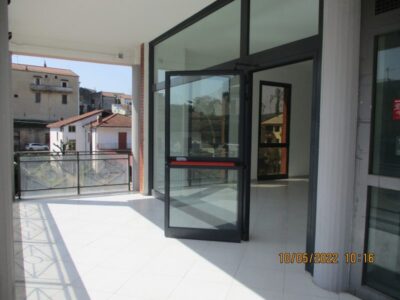 DUGENTA (BN) - 99 LOCALE COMMERCIALE