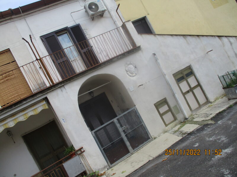 DUGENTA (BN) - 218 PORZIONE DI PALAZZOTTO NEL CENTRO STORICO