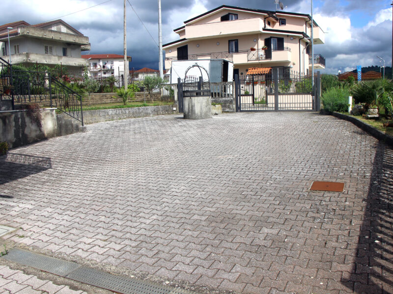 DUGENTA (BN) - 142 CASA INDIPENDENTE CON GIARDINO