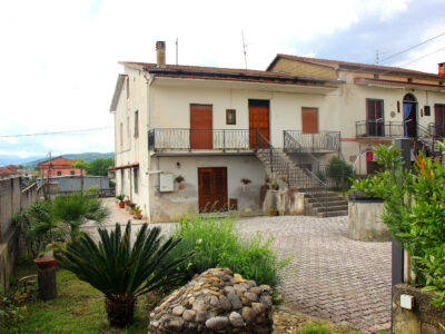 DUGENTA (BN) - 142 CASA INDIPENDENTE CON GIARDINO