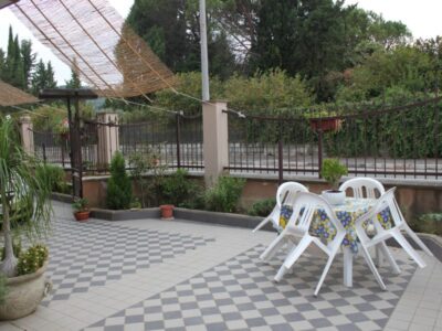 RUVIANO (CE) - 235 VILLETTA SU TRE LIVELLI CON SPAZIO ESTERNO