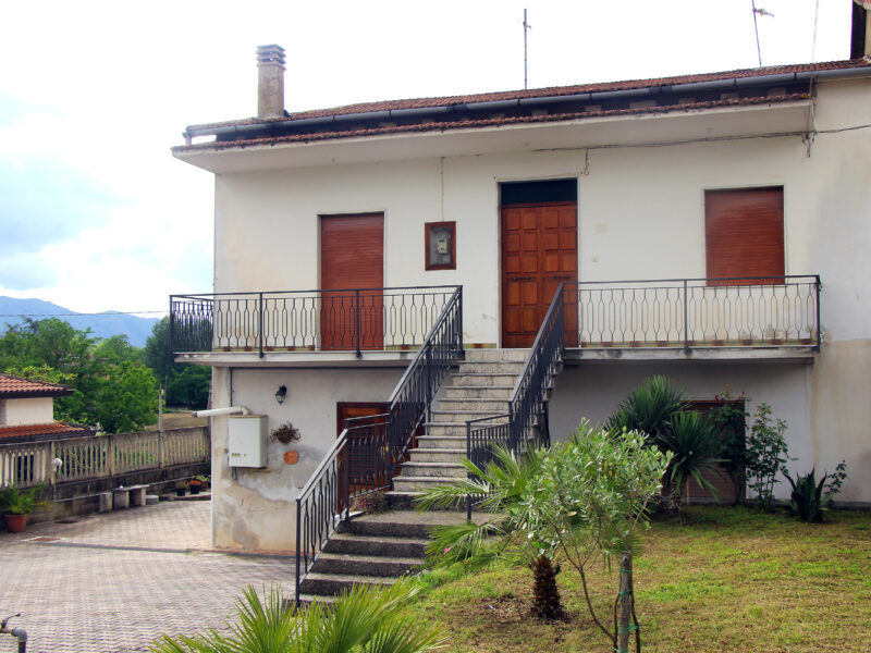 DUGENTA (BN) - 142 CASA INDIPENDENTE CON GIARDINO