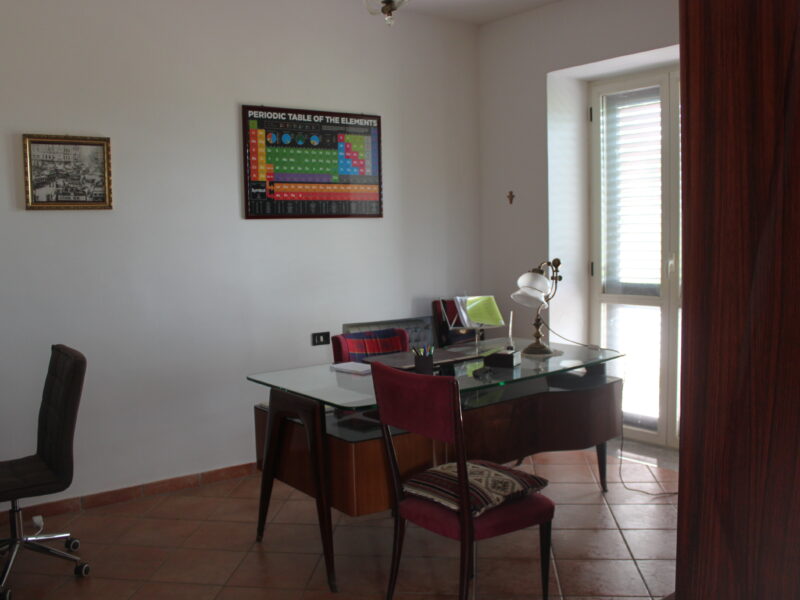 AMOROSI (BN) - 812 VILLA CON TERRENO