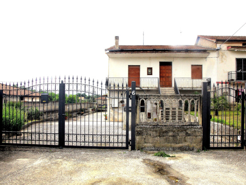 DUGENTA (BN) - 142 CASA INDIPENDENTE CON GIARDINO