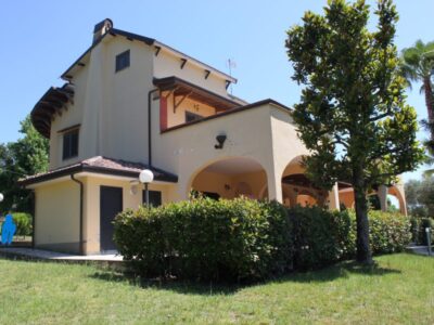 RUVIANO (CE) - 797 VILLA CON PISCINA