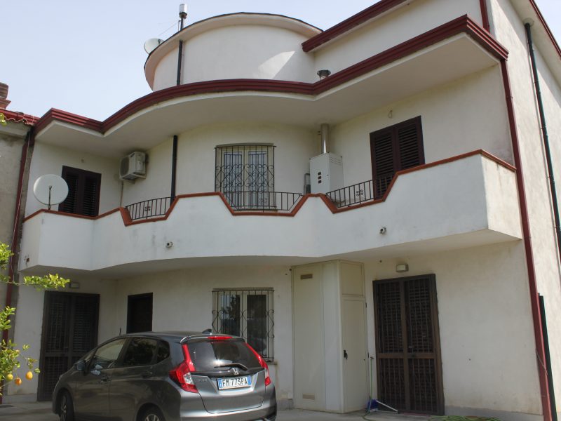 AMOROSI (BN) - 812 VILLA CON TERRENO