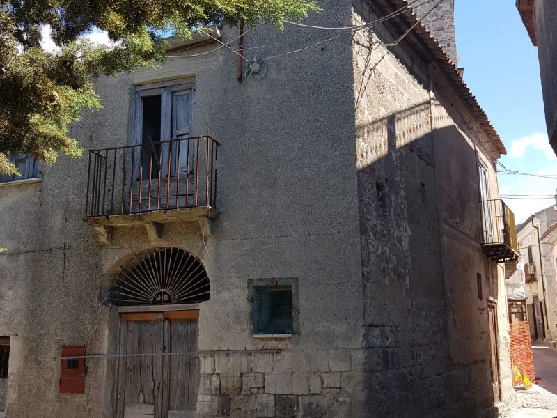 CAIAZZO (CE) - 204 PALAZZOTTO CON PICCOLO GIARDINO
