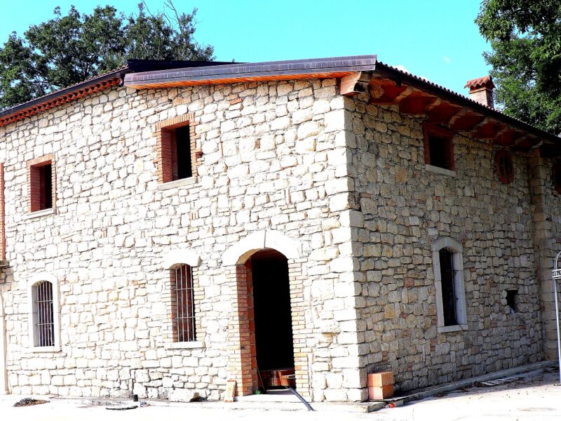 SASSINORO (BN) - 187 CASALE IN PIETRA VIVA CON TERRENO