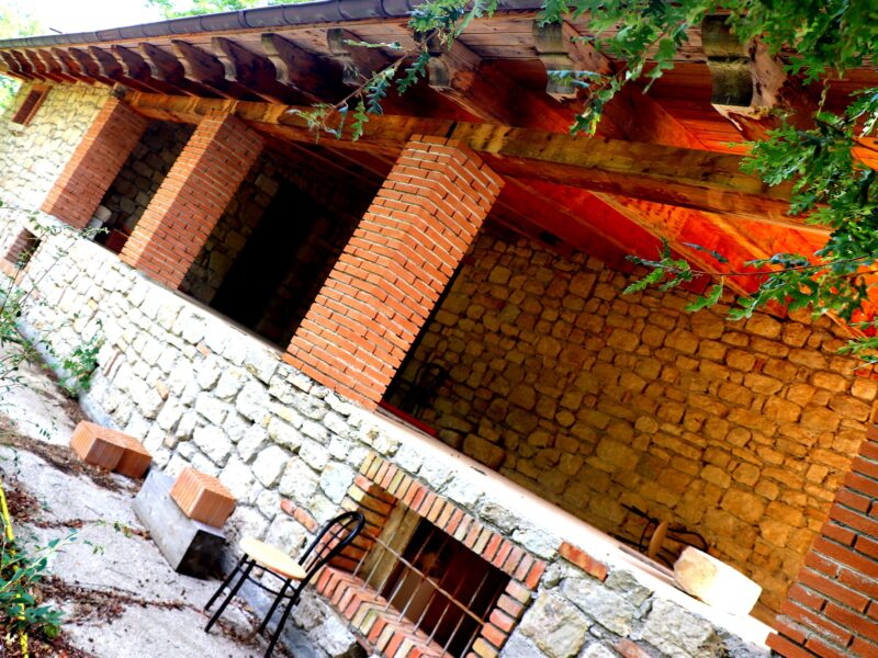 SASSINORO (BN) - 187 CASALE IN PIETRA VIVA CON TERRENO