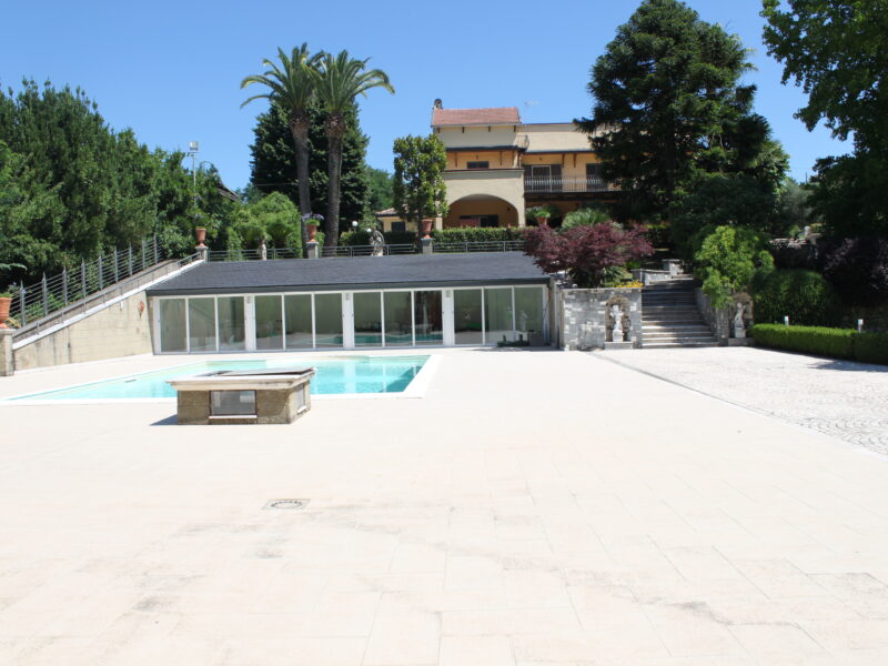 RUVIANO (CE) - 797 VILLA CON PISCINA