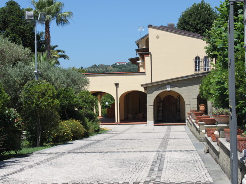 RUVIANO (CE) - 797 VILLA CON PISCINA