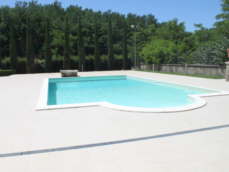 RUVIANO (CE) - 797 VILLA CON PISCINA