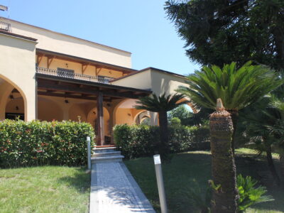 RUVIANO (CE) - 797 VILLA CON PISCINA