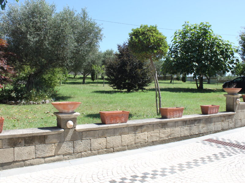 RUVIANO (CE) - 797 VILLA CON PISCINA