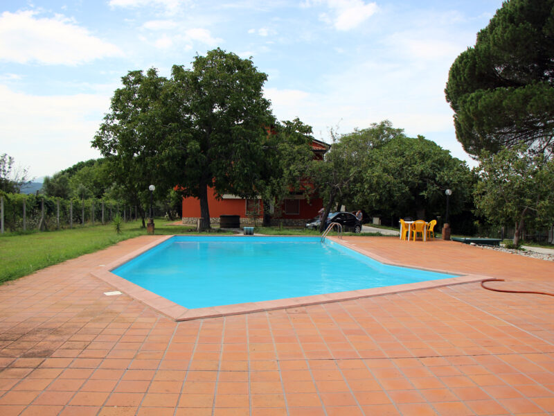 AMOROSI (BN) - 409 VILLA CON PISCINA