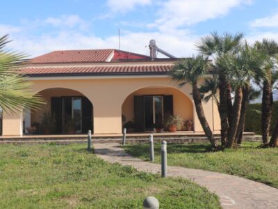 DUGENTA (BN) - 242 VILLA CON GIARDINO