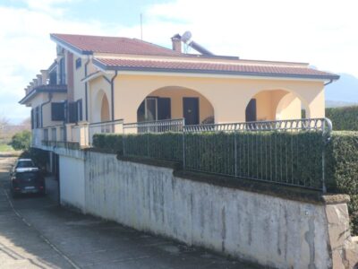DUGENTA (BN) - 242 VILLA CON GIARDINO