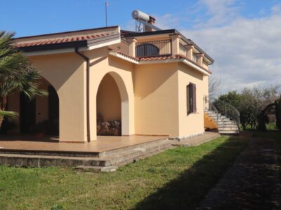 DUGENTA (BN) - 242 VILLA CON GIARDINO