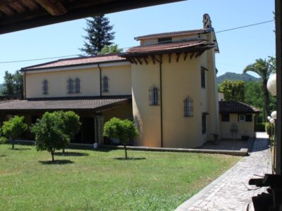 RUVIANO (CE) - 803 VILLA IMMERSA NEL VERDE