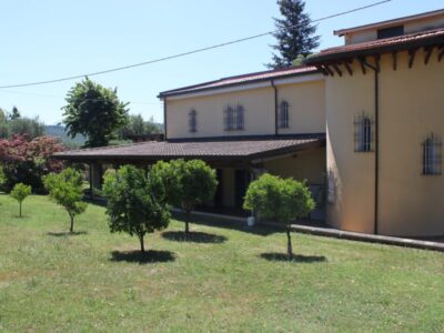 RUVIANO (CE) - 803 VILLA IMMERSA NEL VERDE