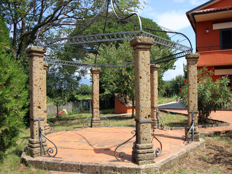 AMOROSI (BN) - 409 VILLA CON PISCINA