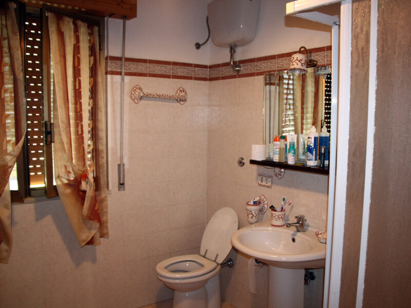 AMOROSI (BN) - 409 VILLA CON PISCINA