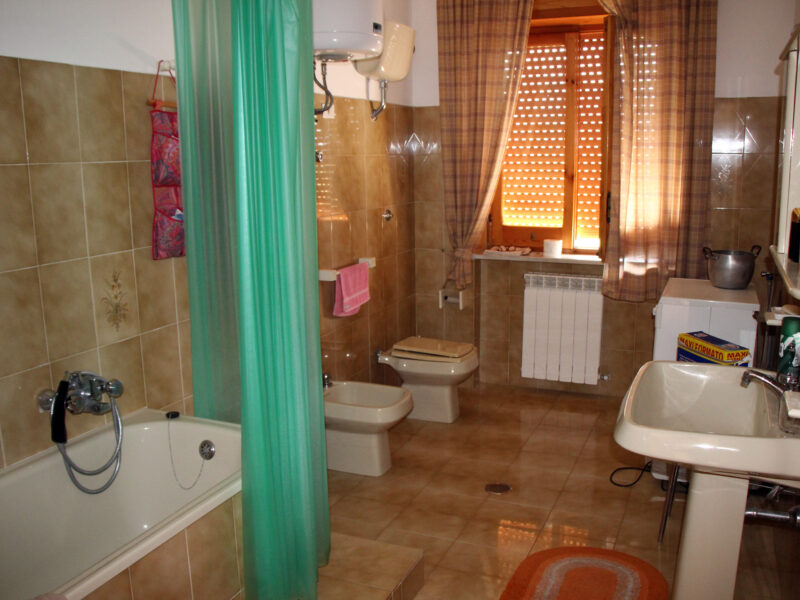 AMOROSI (BN) - 409 VILLA CON PISCINA