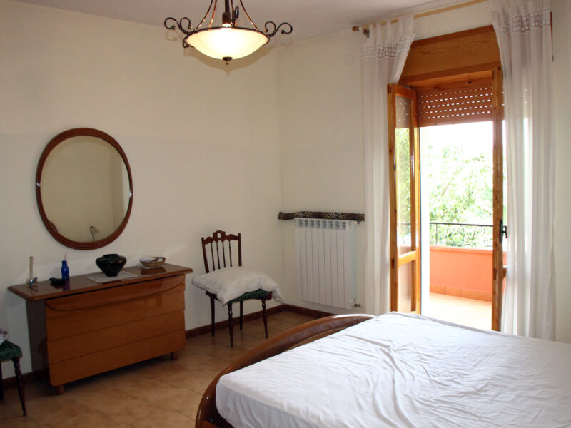 AMOROSI (BN) - 409 VILLA CON PISCINA