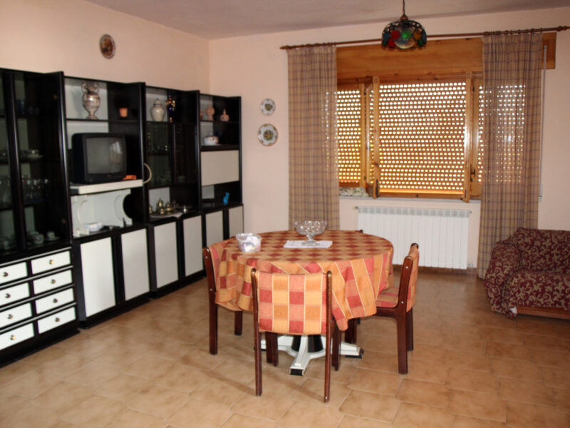 AMOROSI (BN) - 409 VILLA CON PISCINA