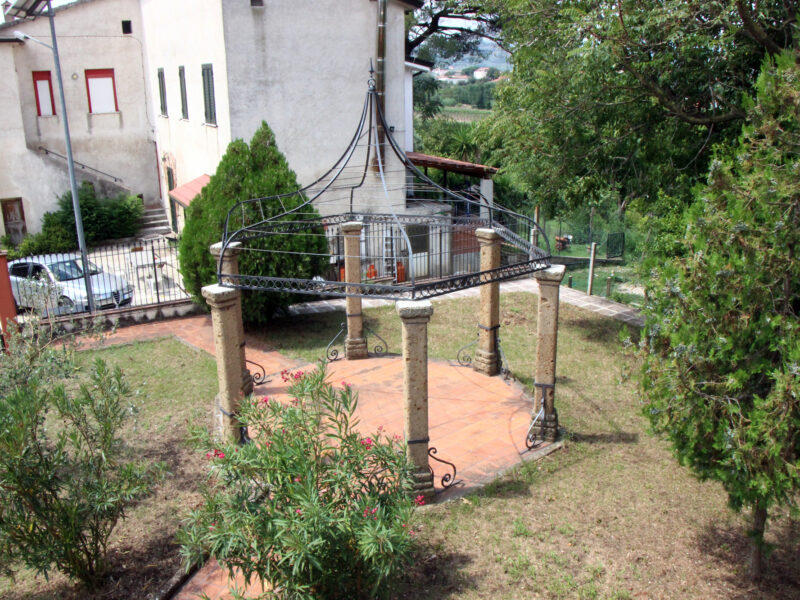 AMOROSI (BN) - 409 VILLA CON PISCINA