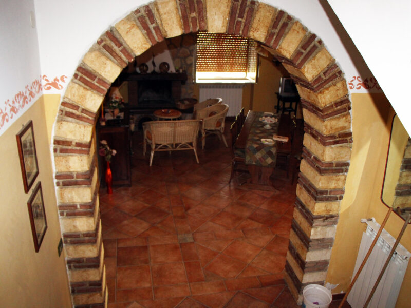 AMOROSI (BN) - 409 VILLA CON PISCINA