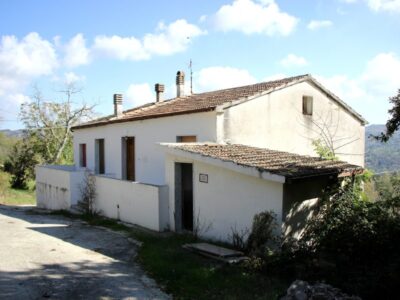 MORCONE (BN) - CASALE RISTRUTTURATO CON TERRENO