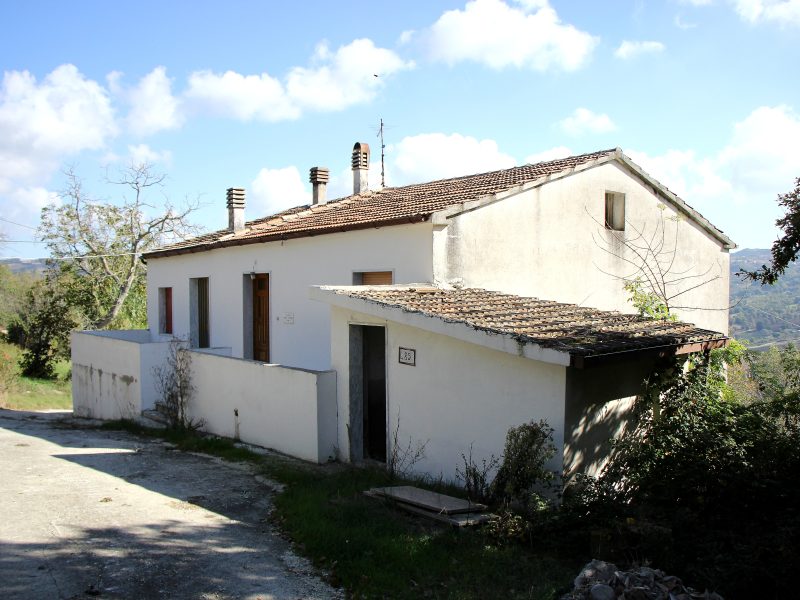 MORCONE (BN) - CASALE RISTRUTTURATO CON TERRENO