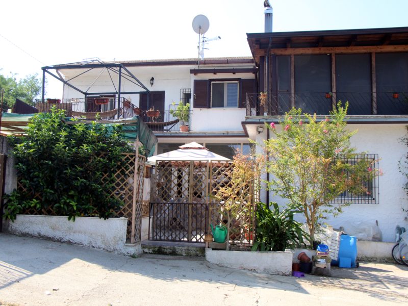 MELIZZANO (BN) - 79 CASA INDIPENDENTE CON GIARDINO