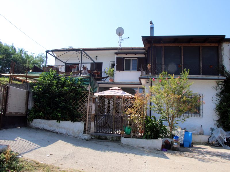 MELIZZANO (BN) - 79 CASA INDIPENDENTE CON GIARDINO